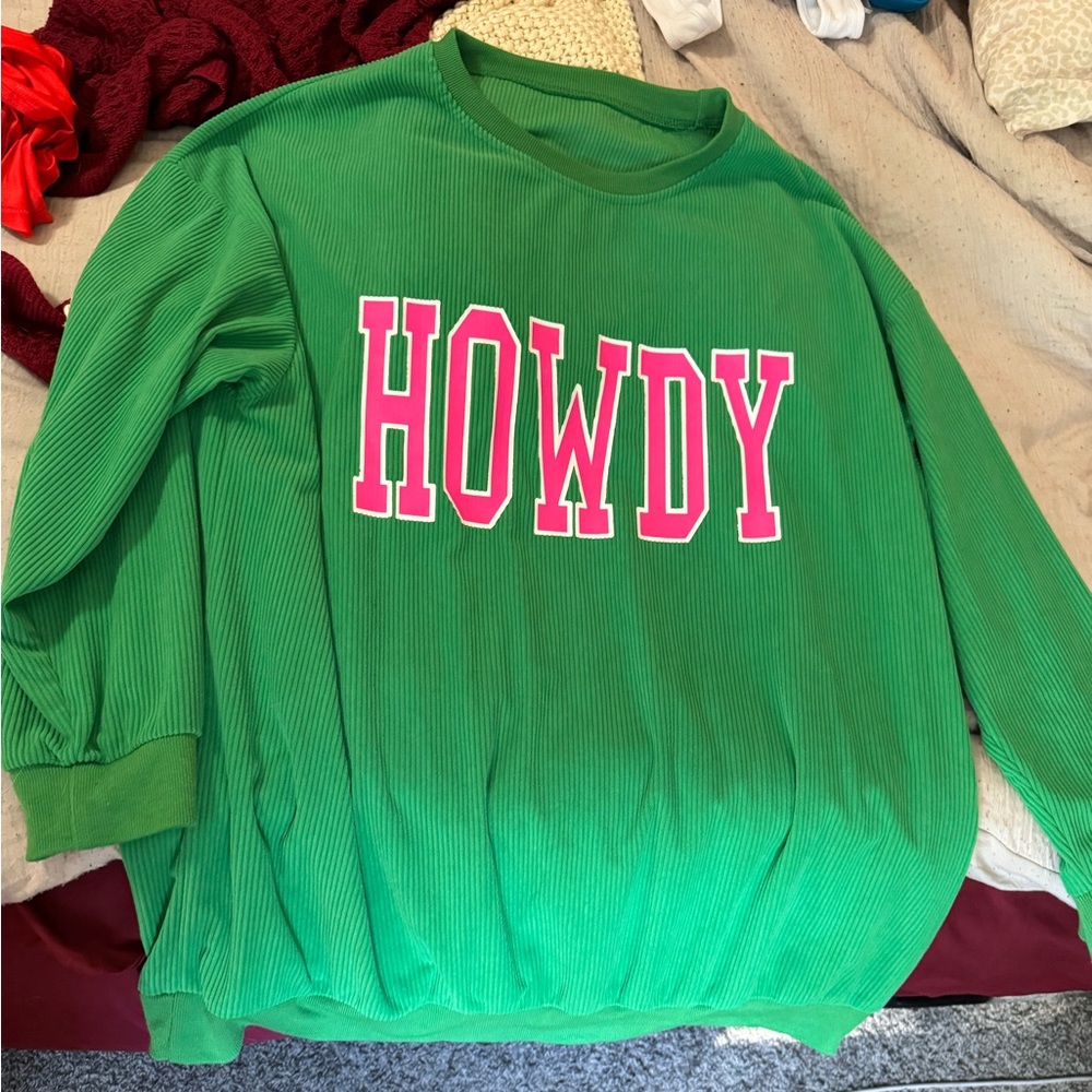 Green “Howdy” Sweatshirt – Size L (Oversized Fit, Never Worn)